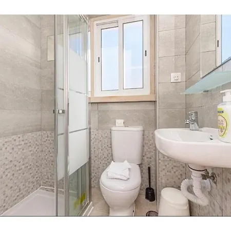 Houze Spacious 4 Bedroom Flat Near Zoo